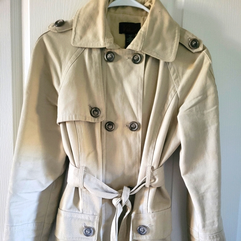 Beautiful Spring/Rain Coat